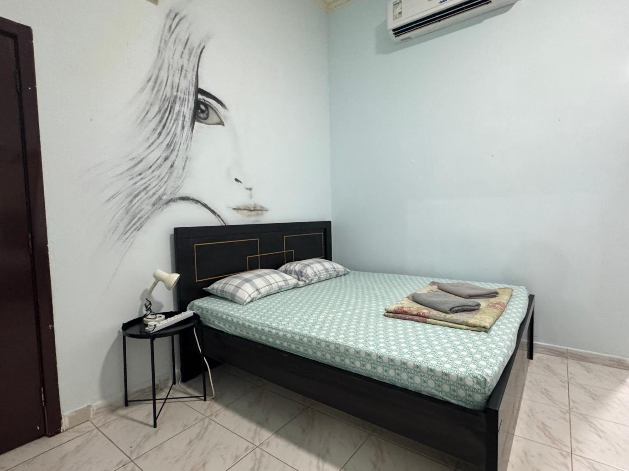 Basic Private With Attached Bathroom - No Parking Space Maison d'hôtes