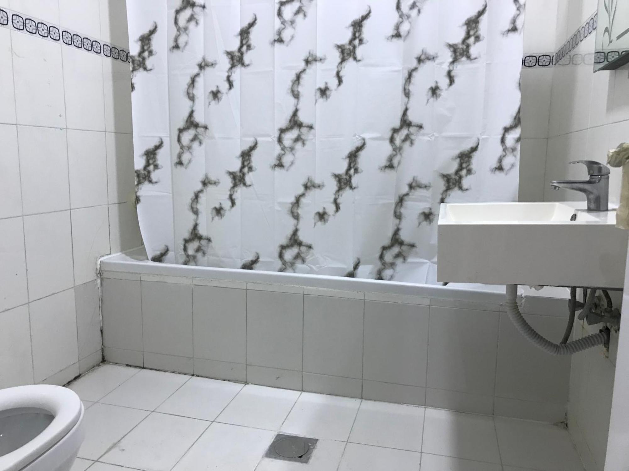 Affittacamere Basic Private With Attached Bathroom - No Parking Space Abu Dhabi