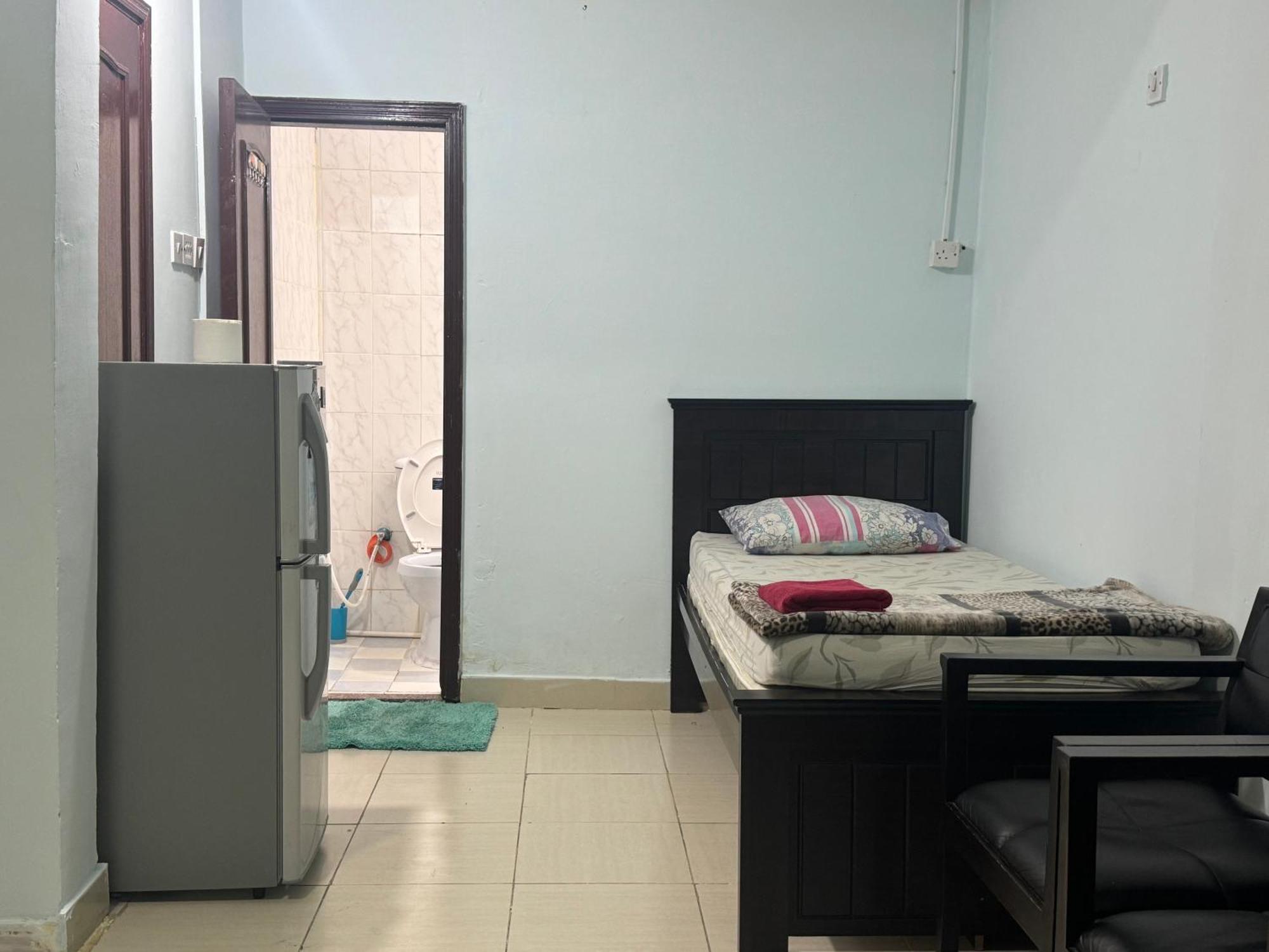 Basic Private With Attached Bathroom - No Parking Space Abu Dhabi