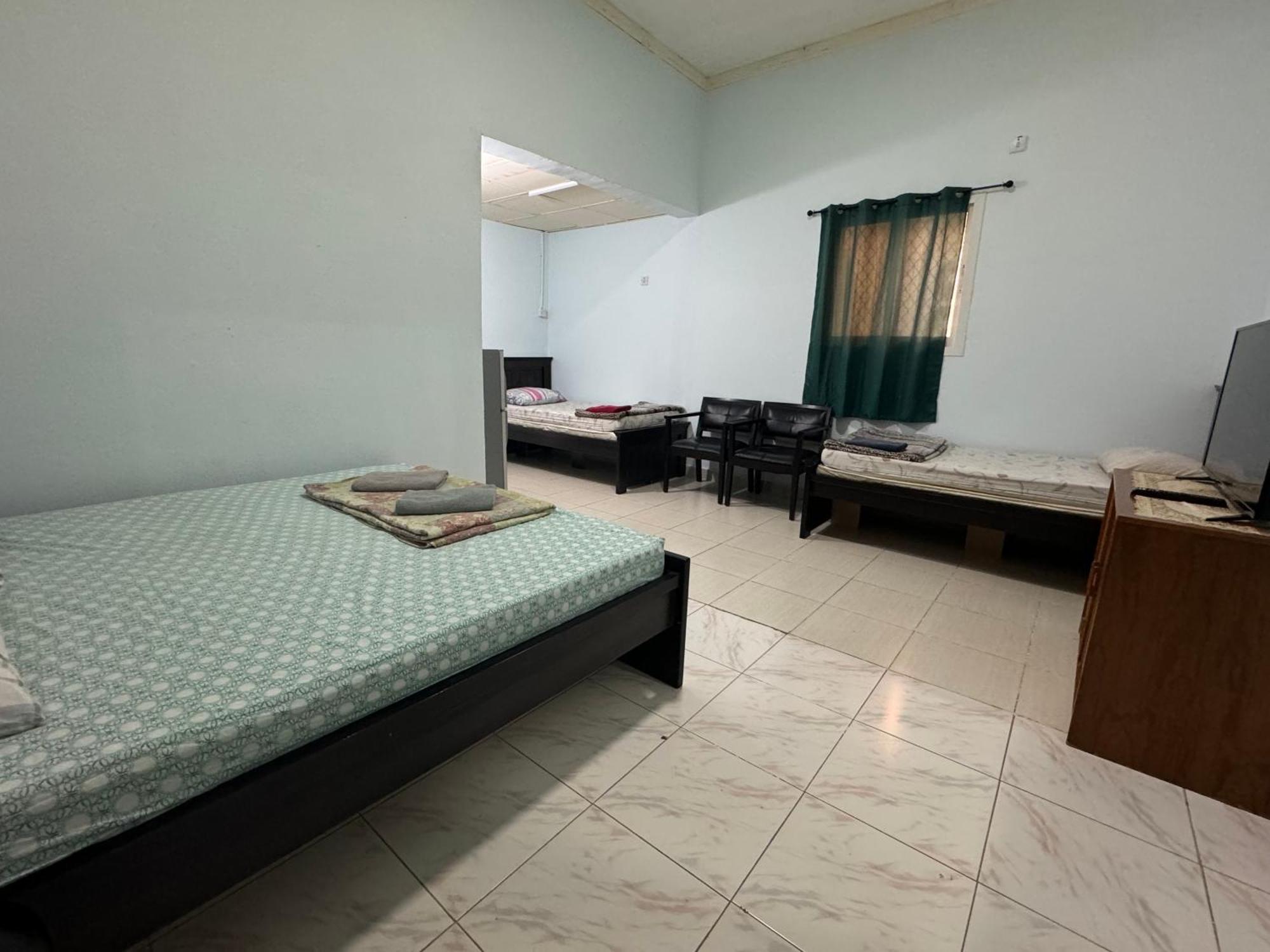 Basic Private With Attached Bathroom - No Parking Space Affittacamere